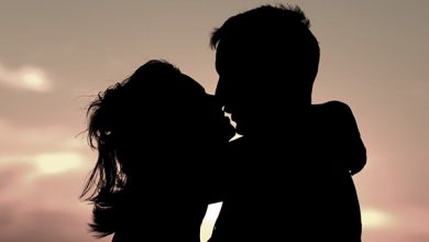 How to write a kissing scene
