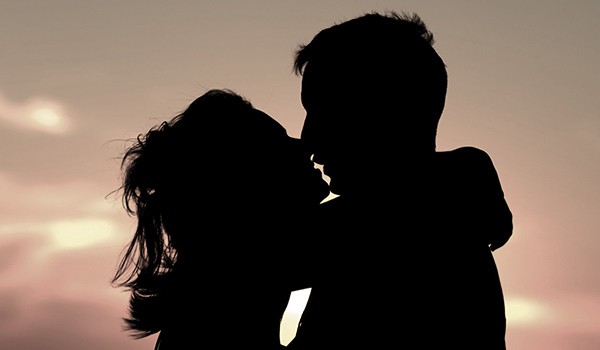 How to write a kissing scene